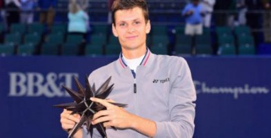 PIERWSZY TRIUMF HURKACZA! 